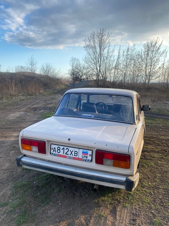 Продам 2105 1990г.
По машине - (2)