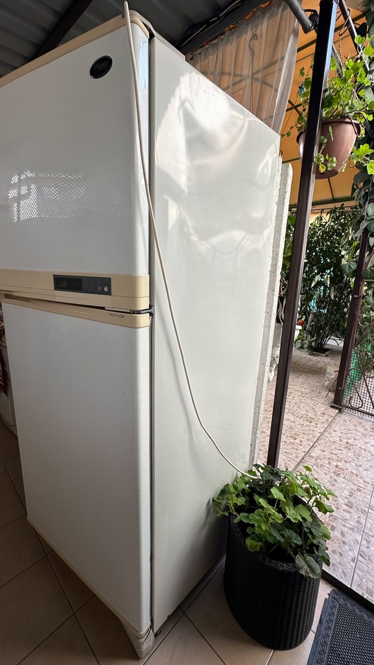 Продам отличный  большой холодильник (2)