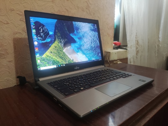 Продам отличный ноутбук FUJITSU в (1)