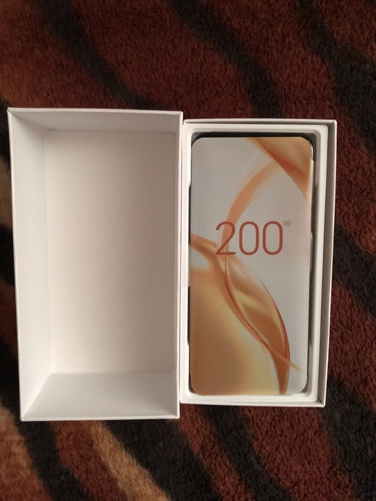 Продам телефон Honor 200 на (1)