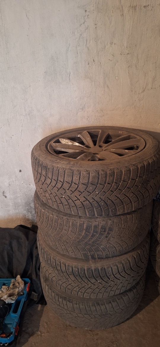 Продам комплект , летняя резина