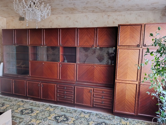 Продам стенку в гостиную.
8000 руб.
+79591986069. (2)