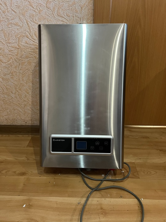 Продам газовую колонку ARISTON модель-Gi7S