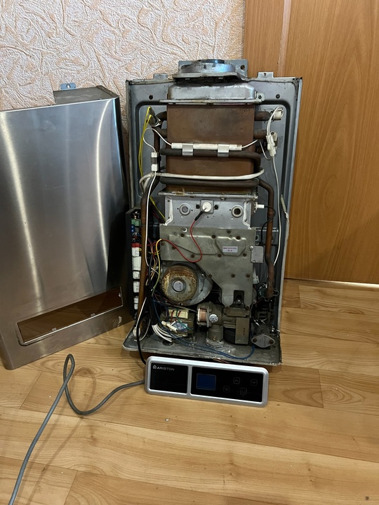 Продам газовую колонку ARISTON модель-Gi7S (2)
