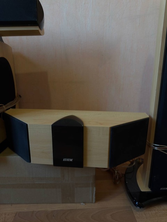 Продам 
Домашний кинотеатр BBK
Б/у
Цена 10 (3)