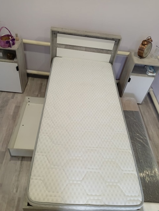 Продам кровать с матрасом 90*200 (1)