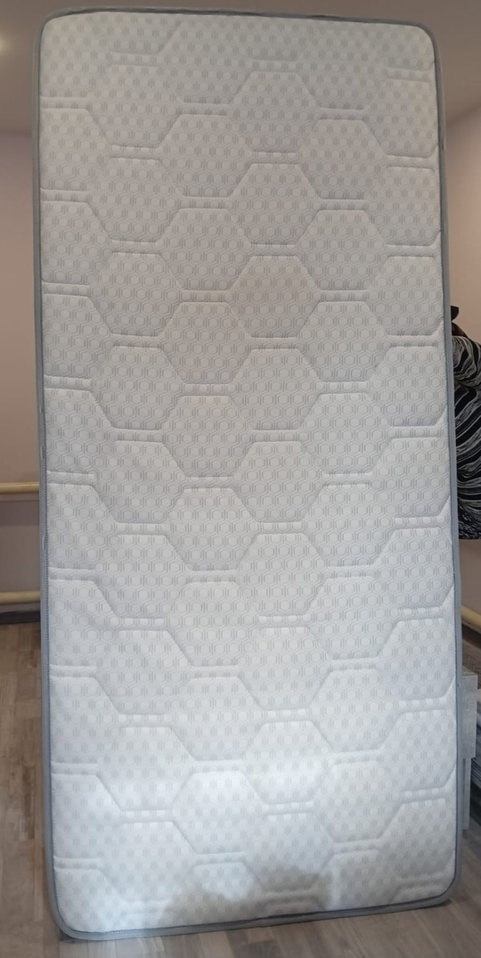 Продам кровать с матрасом 90*200 (2)