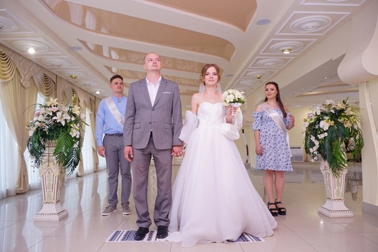 Продам шикарное современное свадебное платье (2)