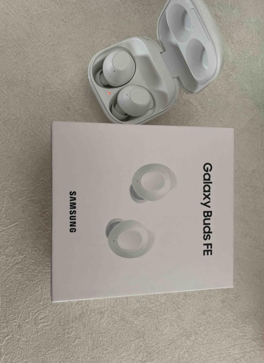 Samsung Galaxy Buds FE.

Наушники в (1)