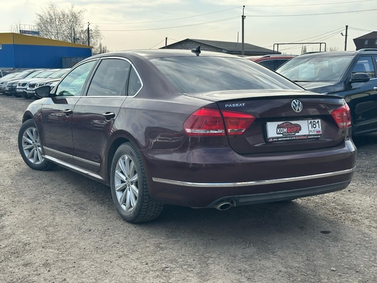 Volkswagen Passat B7 Sel
2012 год (3)