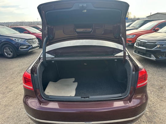 Volkswagen Passat B7 Sel
2012 год (4)