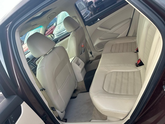 Volkswagen Passat B7 Sel
2012 год (7)