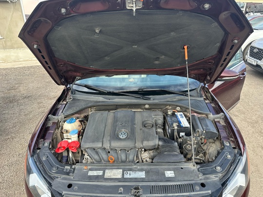 Volkswagen Passat B7 Sel
2012 год (8)