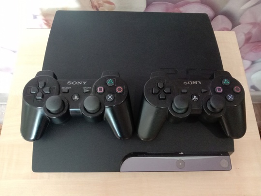 Продам приставку Sony PlayStation-3 slim.