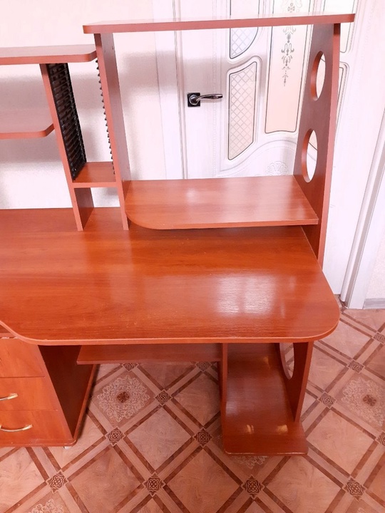 Продам компьютерный стол в хорошем (2)