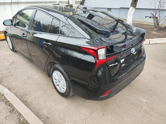Продам Toyota Prius, 2019 года
66110 (6)