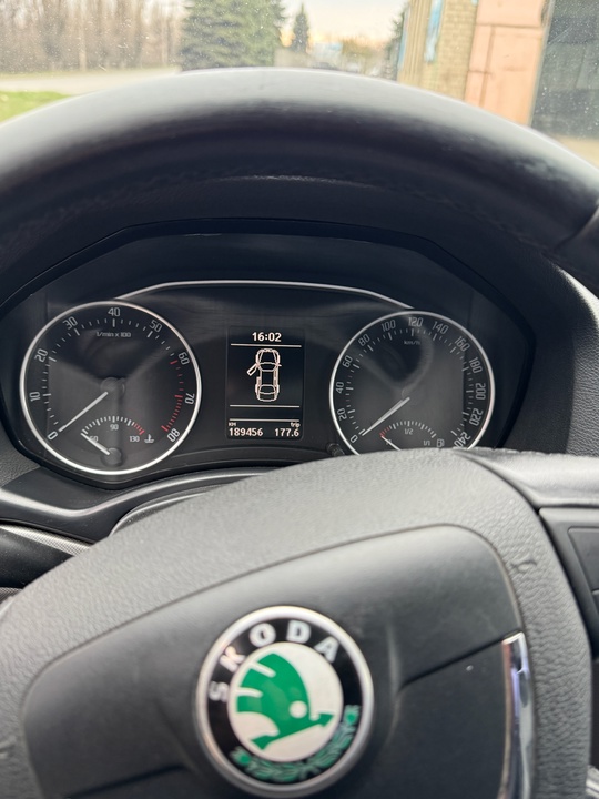 Продам собственный автомобиль Skoda Octavia (7)
