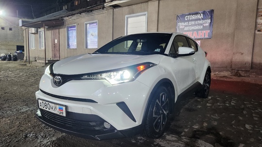 Продаётся Toyota c-hr, в отличном