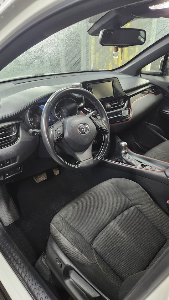 Продаётся Toyota c-hr, в отличном (7)