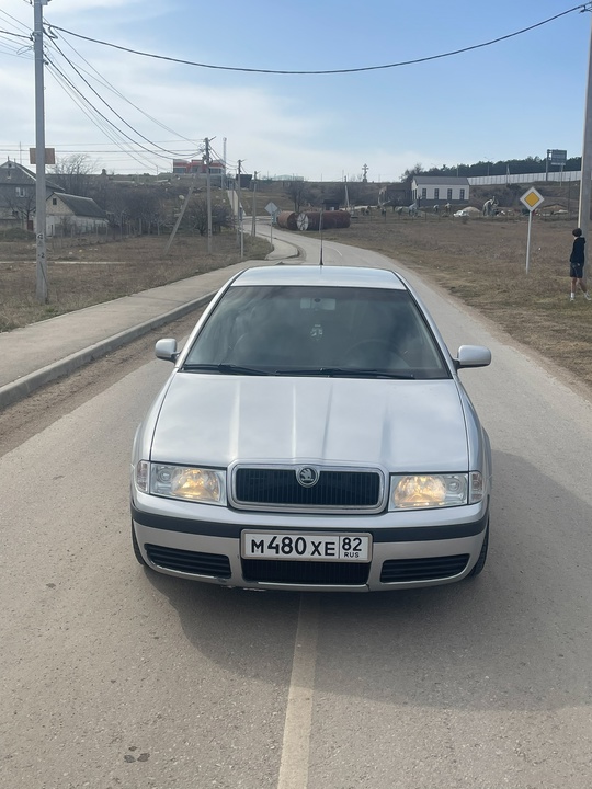 Skoda Octavia 2.0 MT 

VIN: (2)