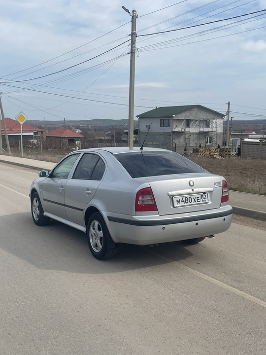 Skoda Octavia 2.0 MT 

VIN: (4)