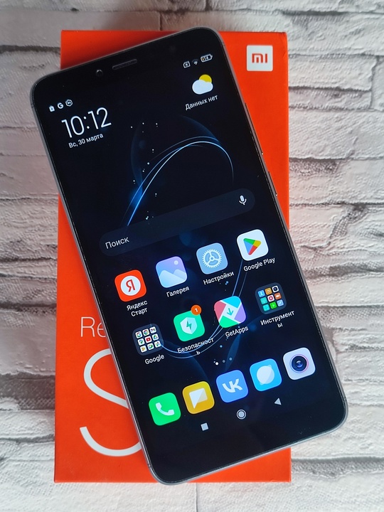Xiaomi Redmi S2.
Память 3/32 Гб.
Процессор