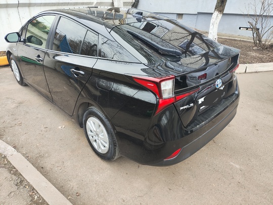 Продам Toyota Prius 2019 года. (2)