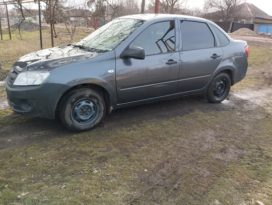 Продам Гранту.18 год.Собственник по документам.Двигатель (1)