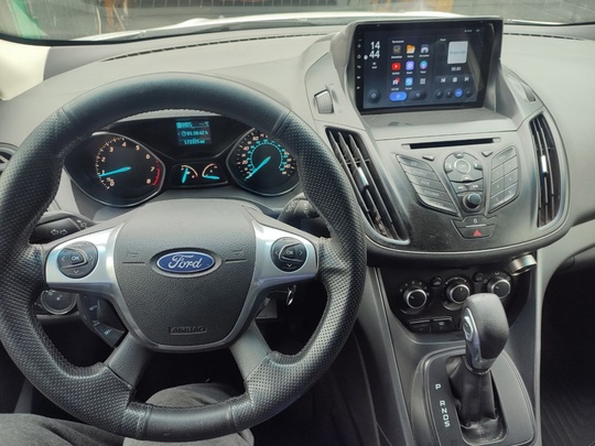 Ford Escape 2.5 AT ; (1)
