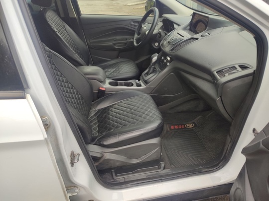 Ford Escape 2.5 AT ; (3)