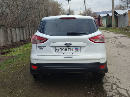 Ford Escape 2.5 AT ; (6)