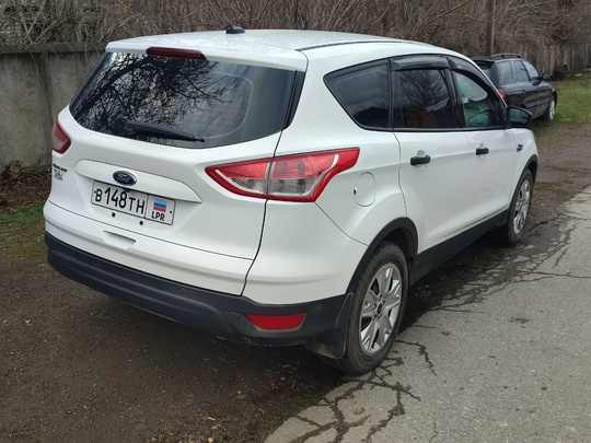 Ford Escape 2.5 AT ; (8)