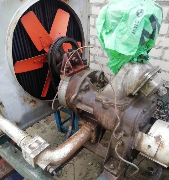 Продам винтовой компрессор зиф.5,5 кубов (2)