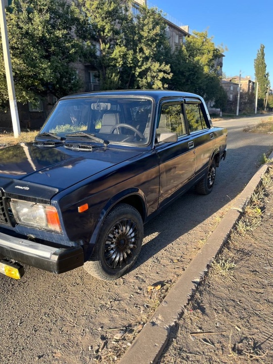 Продам ВАЗ 2107,год выпуска 1988, (1)
