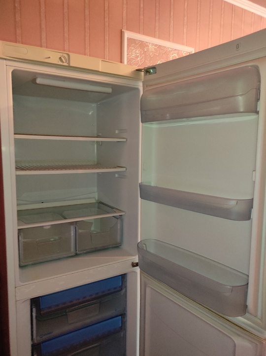 Холодильник Indesit. Сборка Италия. Полностью (2)