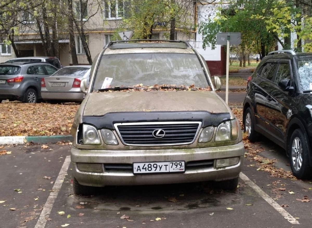 Заброшенный Lexus LX 1998 года (1)