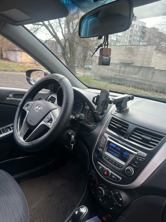 Продам Hyundai Solaris(рестайлинг )
Год - (6)