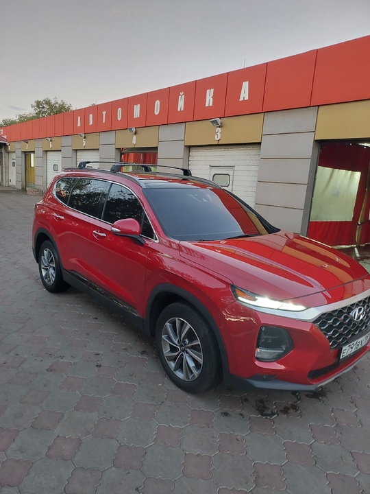 Продам Hyundai Santa Fe 2019