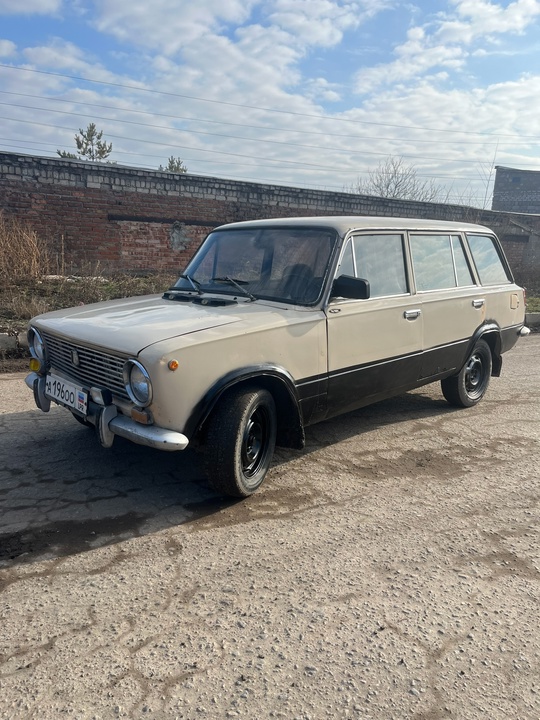 ВАЗ 2102
1981г.
Мотор:1.2
Ходовка живая, заводится, кпп