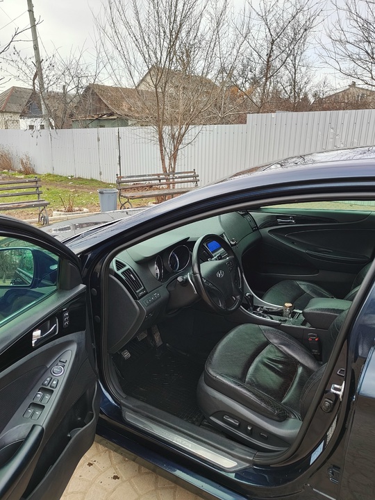 Цена 1.380
Продам Hyundai Sonata 
2013г.в (5)