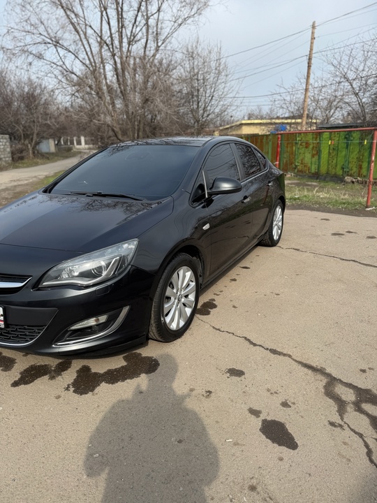 Opel Astra j 2012 г (1)