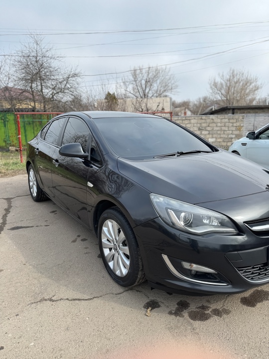 Opel Astra j 2012 г (2)