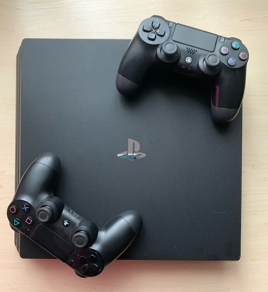 1.Продам Прошитую GoldenHEN PS4 PRO