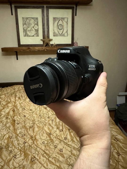 Продаю Cannon 4000d Комплект(зарядка ,ремешок (2)