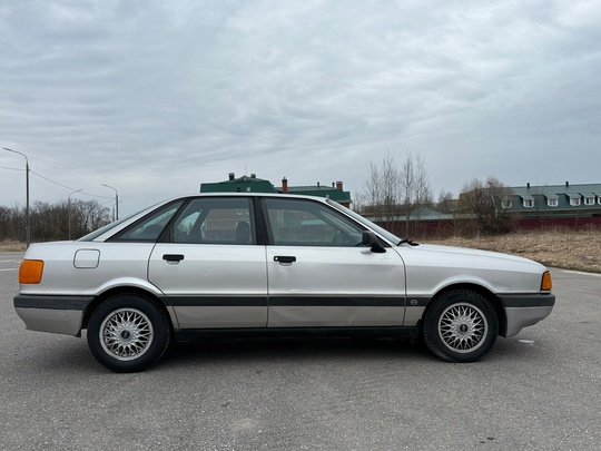 В продаже легендарная Ауди 80

У (4)