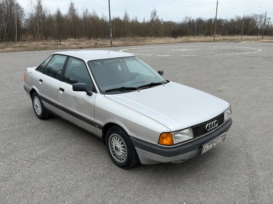 В продаже легендарная Ауди 80

У (5)