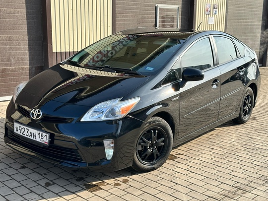 Toyota Prius 
2013 год 
1.8
