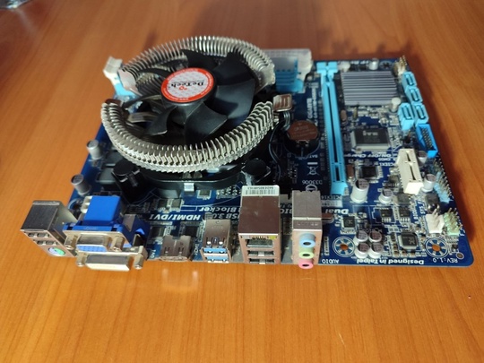 Продам материнскую плату GIGABYTE GA-H61M-USB3H (1)