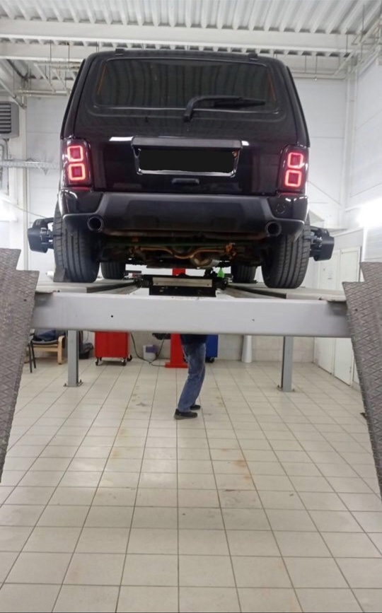 ВАЗ (LADA) 4x4 (Нива) 1.7 (3)
