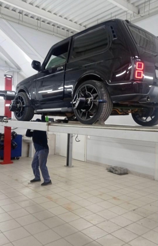ВАЗ (LADA) 4x4 (Нива) 1.7 (4)